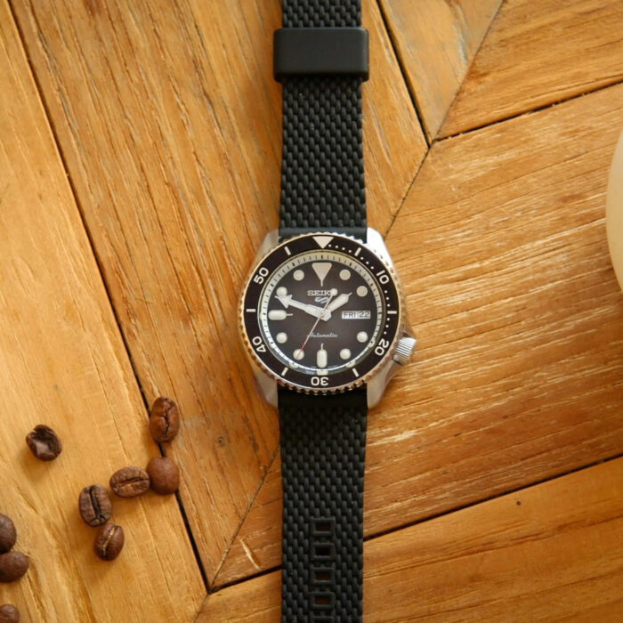 Seiko 5 Sports SKX Automatic Black Dial Black Silicone Strap Watch for Men - SRPD73K2 - Image 5
